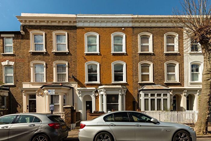3 Bedroom Flat To Rent In Elderfield Road, London, E5