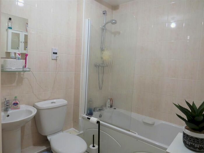 1 Bedroom Flat To Rent In Bridge Road, Bursledon, Southampton, SO31