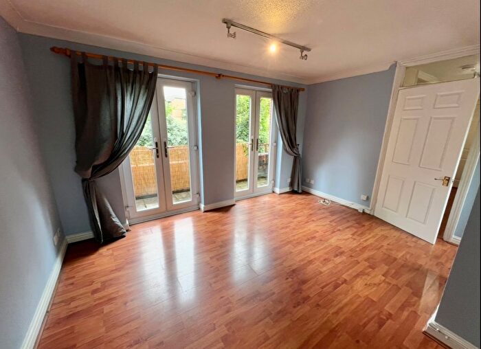 1 Bedroom Flat To Rent In Bramber Court, Sterling Place, South Ealing / Brentford Borders, W5