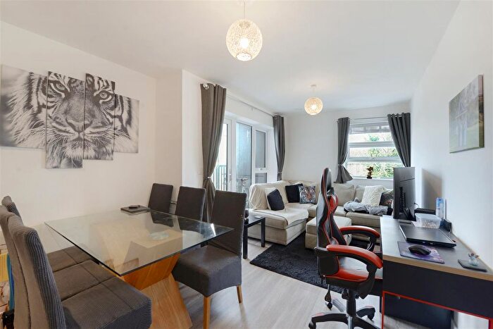 1 Bedroom Flat For Sale In Maidstone Road, Paddock Wood, Tonbridge, TN12