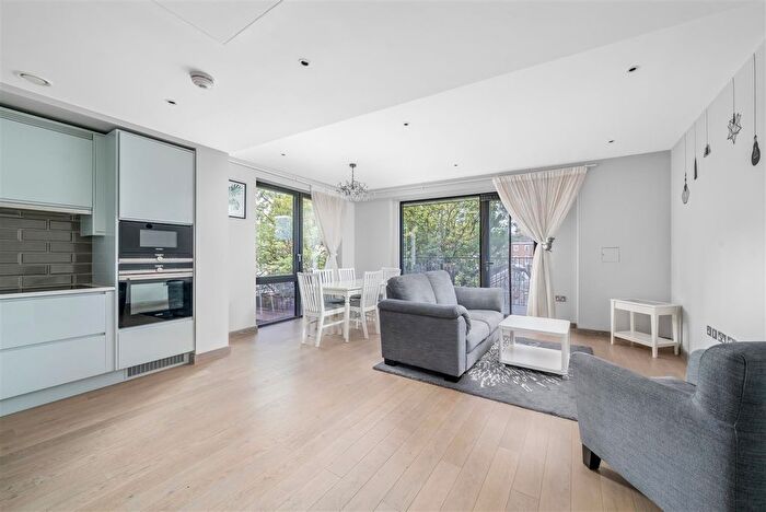 3 Bedroom Flat For Sale In Gowing House, Drapers Yard, SW18