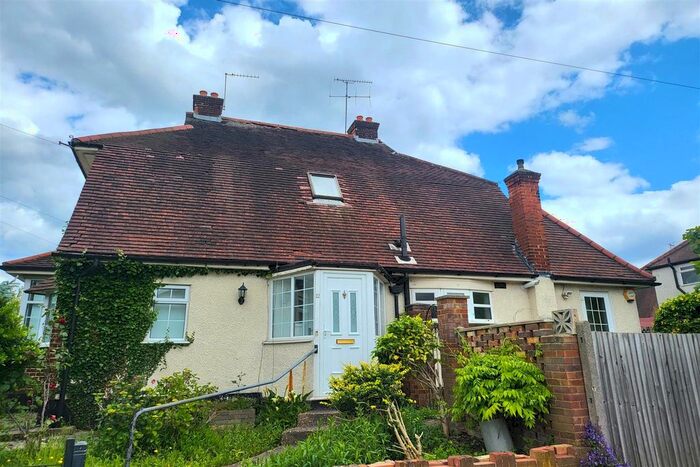 3 Bedroom Semi-Detached House To Rent In Cowper Road, Southgate, N14