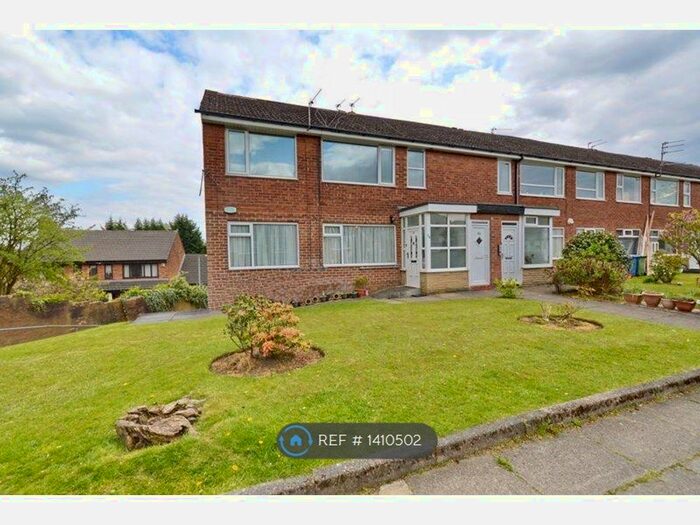 2 Bedroom Maisonette To Rent In Hawkstone Avenue, Whitefield, Manchester, M45
