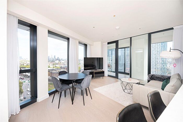 2 Bedroom Flat To Rent In River Park Tower, Nine Elms Lane, London, SW8