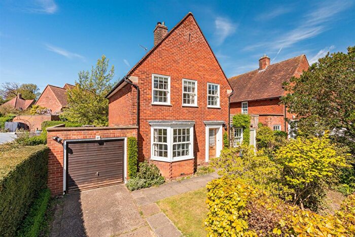 3 Bedroom Detached House For Sale In Digswell Road, Welwyn Garden City, AL8