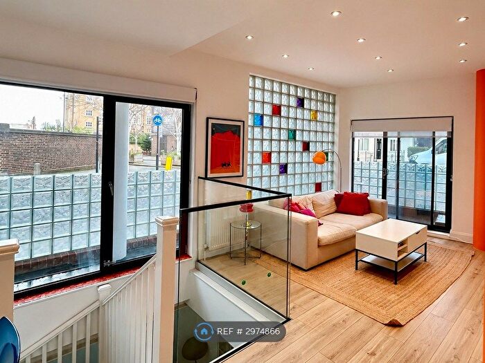 2 Bedroom Maisonette To Rent In Crescent Lane, London, SW4