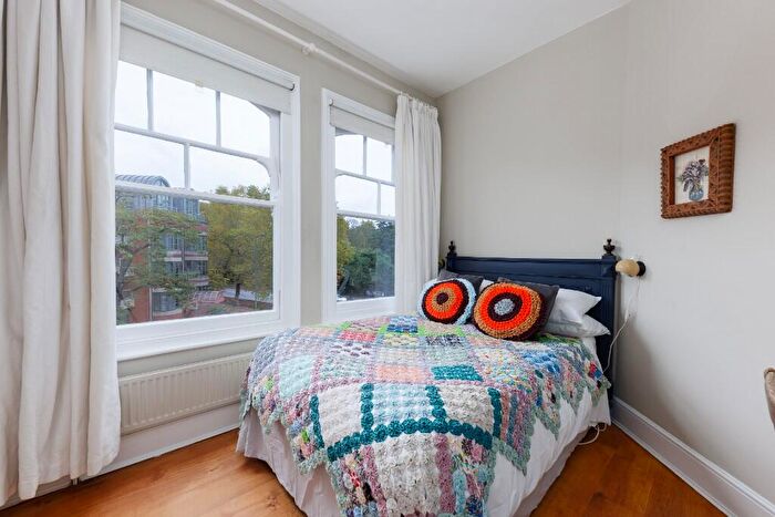 2 Bedroom Flat For Sale In Prince Of Wales Drive, London, SW11