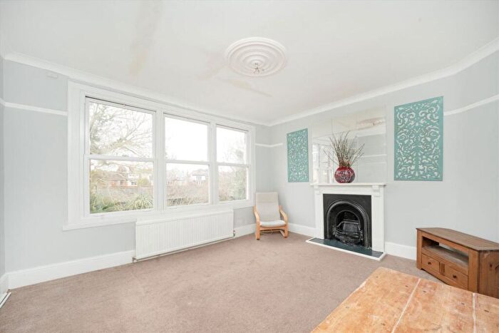 2 Bedroom Flat To Rent In Kings Avenue, London, N10