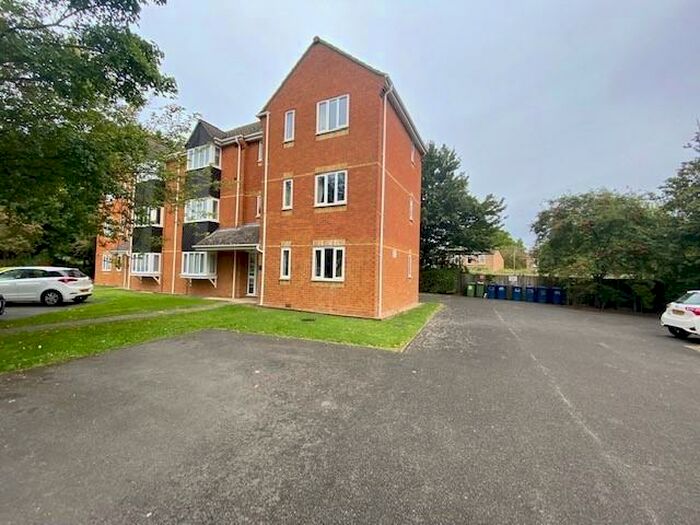 Apartment To Rent In Lucerne Close, CB2