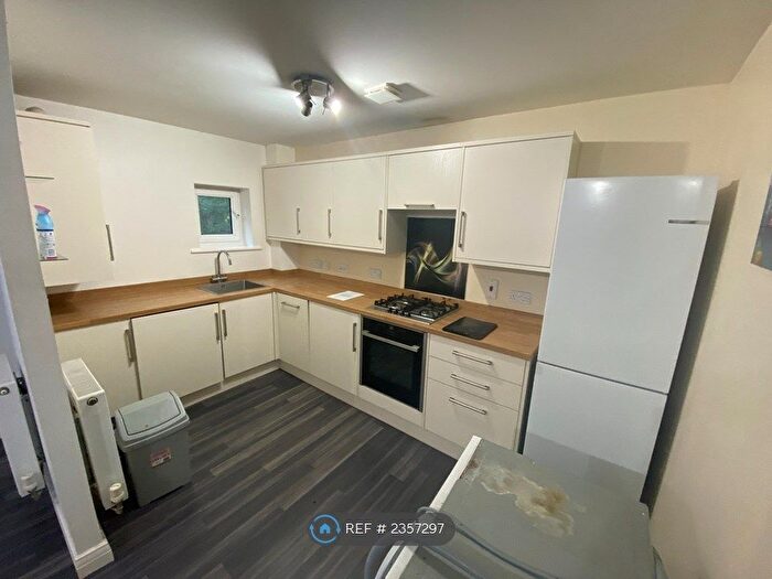 2 Bedroom Flat To Rent In Itea Court, Uxbridge, UB8
