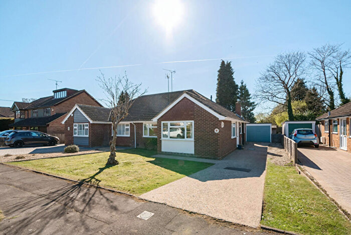 3 Bedroom Bungalow For Sale In Malvern Way, Twyford, Berkshire, RG10