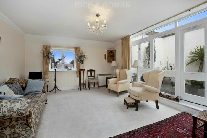 2 Bedroom Flat To Rent In Manor Place, Walton On Thames, KT12