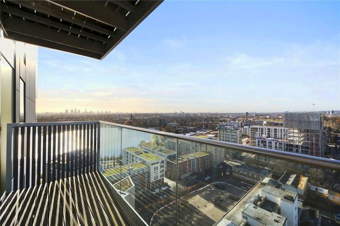 2 Bedroom Flat To Rent In Residence Tower, Woodberry Grove, N4