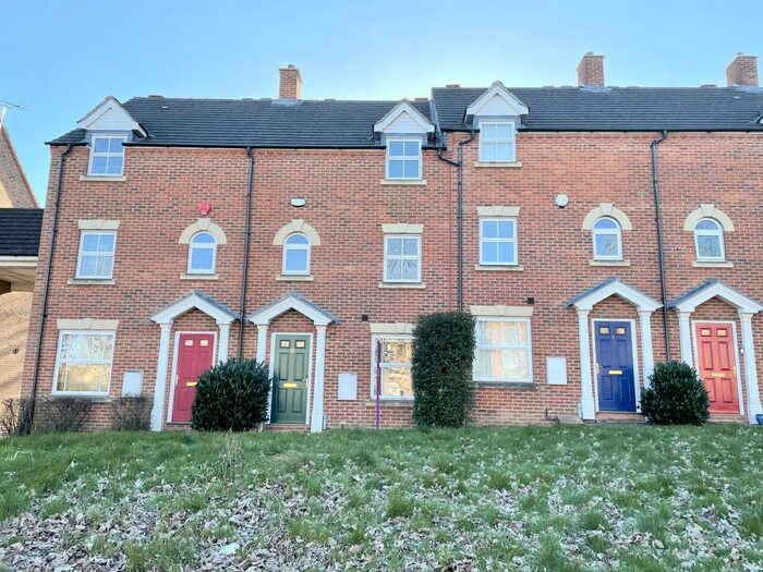 4 Bedroom Town House To Rent In Broad Lane, Bracknell, RG12