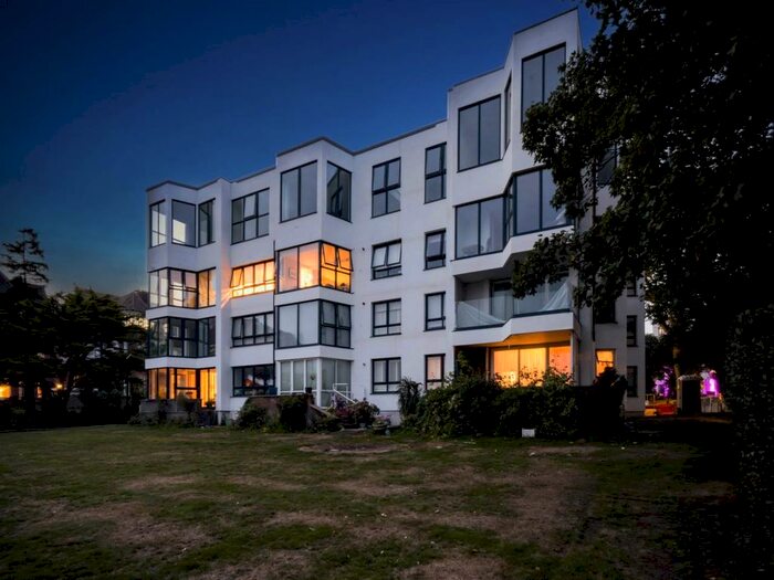 2 Bedroom Flat To Rent In Westcliff Road, Westcliff, Bournemouth, BH2