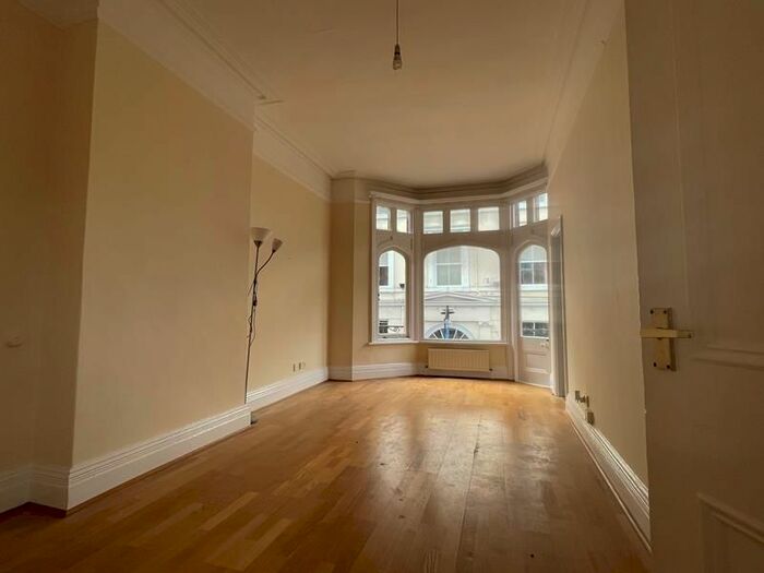 1 Bedroom Flat To Rent In Flat, A Graham Road, Malvern, Worcestershire, WR14