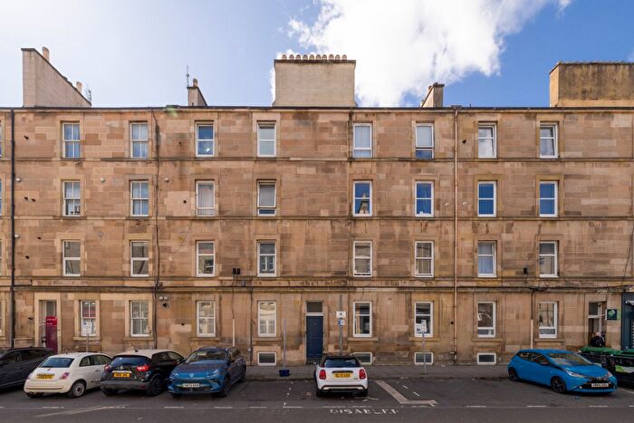 1 Bedroom Flat For Sale In Albert Street, Edinburgh, EH7