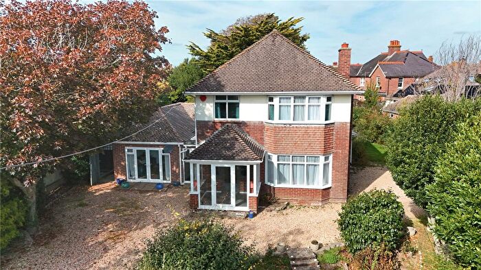4 Bedroom Detached House For Sale In Keyhaven Road, Milford On Sea, Hampshire, SO41