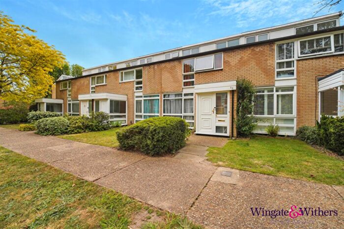 3 Bedroom House For Sale In Weymede, Byfleet, KT14