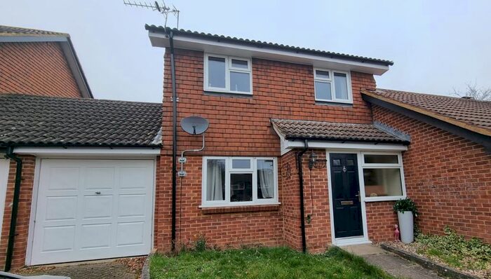 3 Bedroom Terraced House To Rent In Montgomery Drive, Spencers Wood, RG7