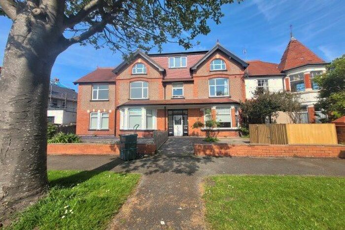 2 Bedroom Flat To Rent In St. Andrews Place, Llandudno, LL30