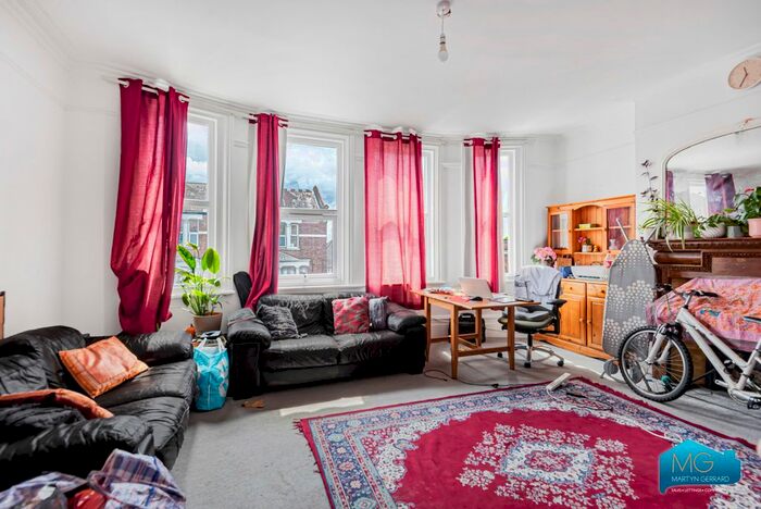 2 Bedroom Flat To Rent In Ballards Lane, London, N3