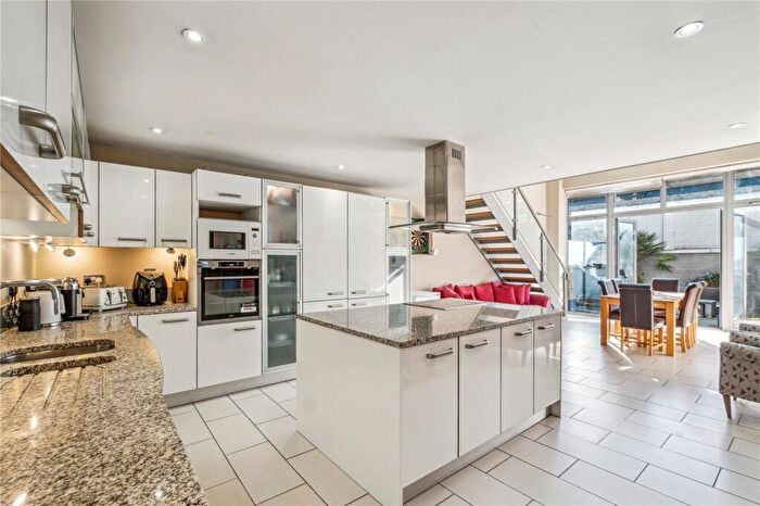 5 Bedroom Town House For Sale In Ilminster Gardens, London, SW11