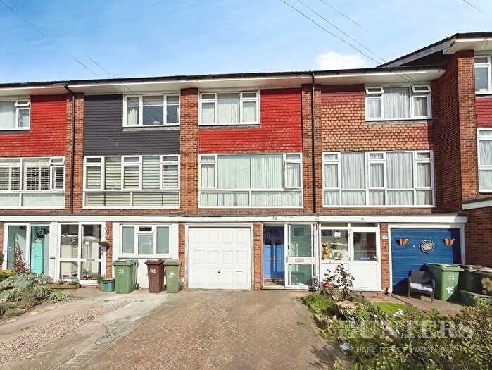 3 Bedroom Town House For Sale In Hollymead, Carshalton, SM5