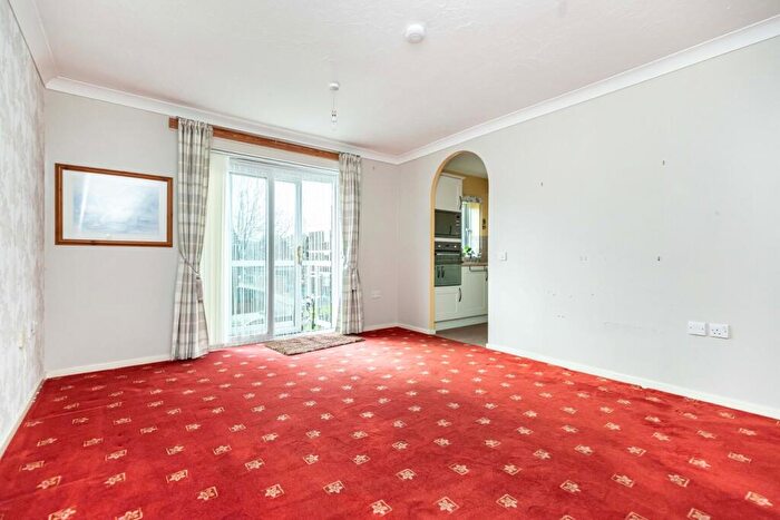 2 Bedroom Apartment For Sale In Vallis Close, Poole, BH15