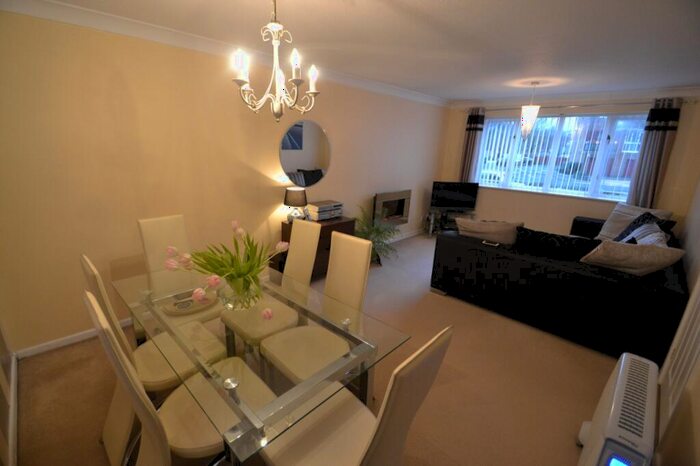 2 Bedroom Flat To Rent In Chorlton Road, Hulme, Manchester., M15