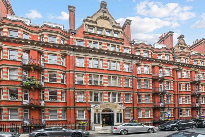 3 Bedroom Flat To Rent In Clarence Gate Gardens, Glentworth Street, London, NW1