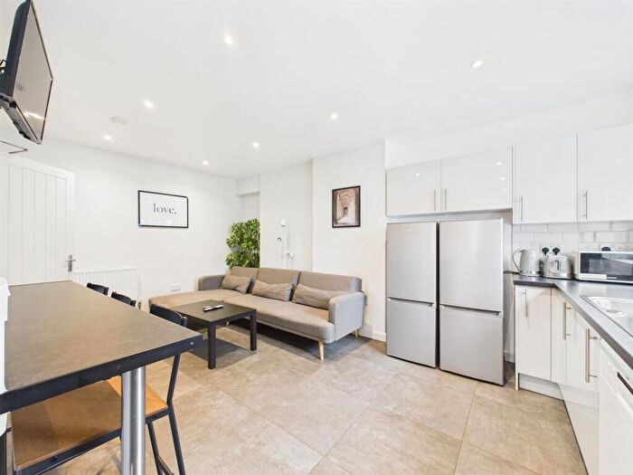 6 Bedroom House To Rent In Wordsworth Road, Bristol, BS7