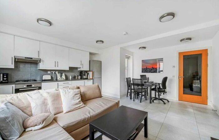 1 Bedroom Semi-Detached House To Rent In New Broadway, London, W5