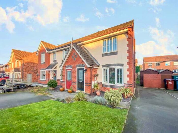 Houses for sale & to rent in PR25 2SA, Hough Lane, Leyland Central Leyland