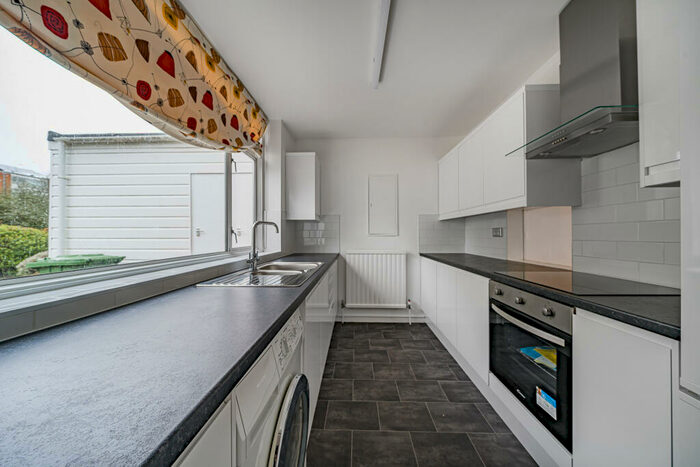 3 Bedroom House To Rent In Brenchley Close, Bromley, BR2