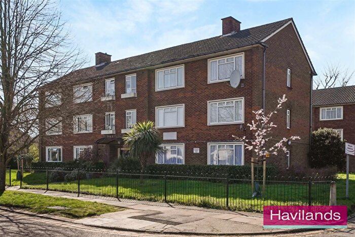 2 Bedroom Flat For Sale In Merryhills Court, London, N14