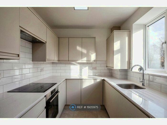 3 Bedroom Maisonette To Rent In Walerand Road, London, SE13