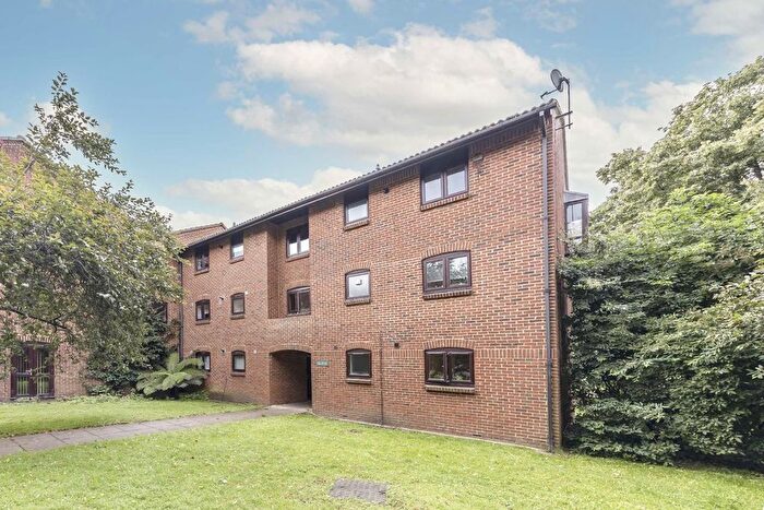 2 Bedroom Flat To Rent In Claremont Grove, Chiswick, W4