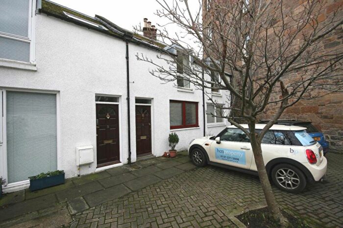1 Bedroom Flat To Rent In Raeburn Mews, Stockbridge, Edinburgh, EH4