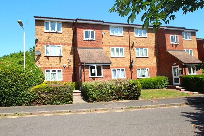 1 Bedroom Flat For Sale In Sterry House, Stirling Close, Rainham, RM13