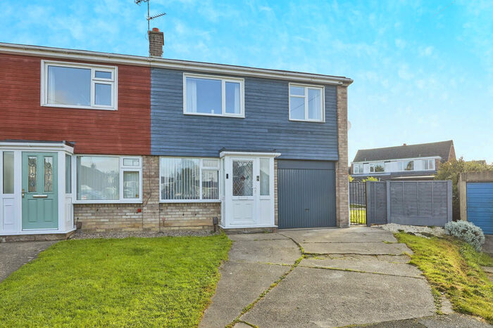 3 Bedroom Semi-Detached House To Rent In Lincoln Close, Stapleford, Nottingham, NG9