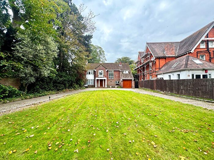 4 Bedroom Detached House To Rent In Cavendish Road, Bournemouth, BH1