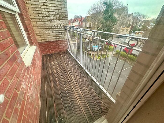 2 Bedroom Flat To Rent In Florence Road, Bournemouth, BH5