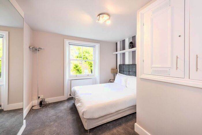 1 Bedroom Flat To Rent In Nevern Square, Earls Court, London, SW5