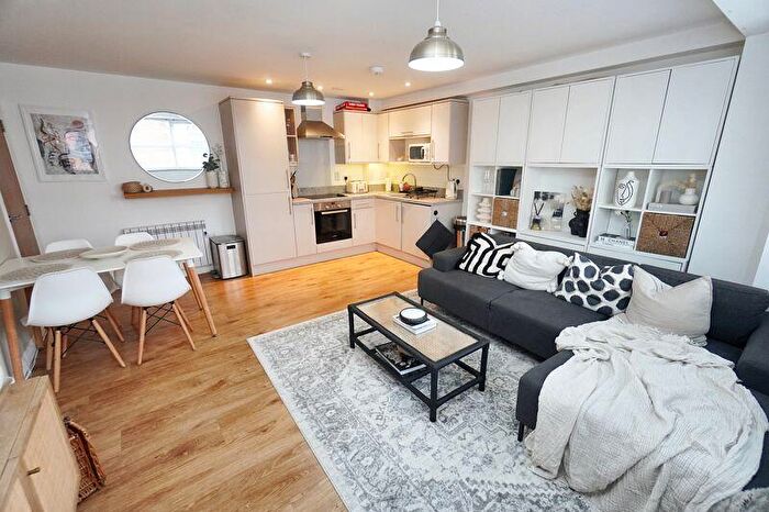 2 Bedroom Flat To Rent In Executive Apartment, HP13