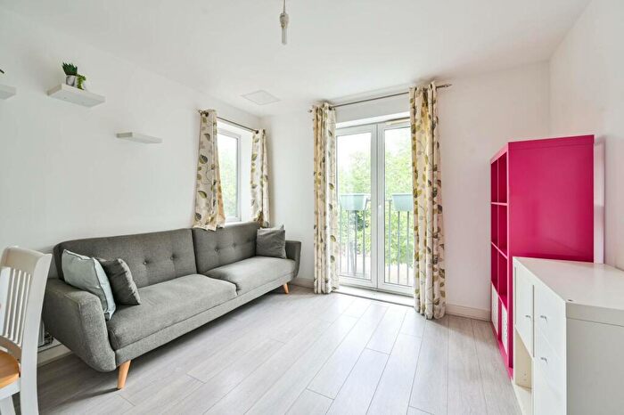 1 Bedroom Flat For Sale In Old Kent Road, Peckham, London, SE15