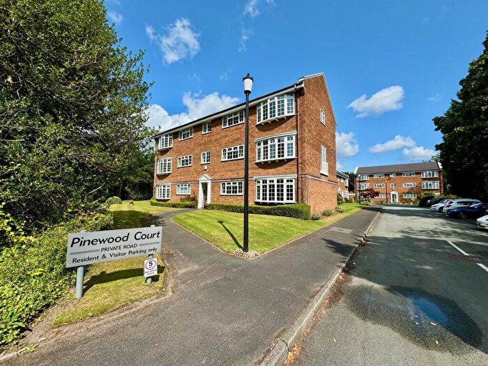 2 Bedroom Apartment To Rent In Pinewood Court, Sale, M33
