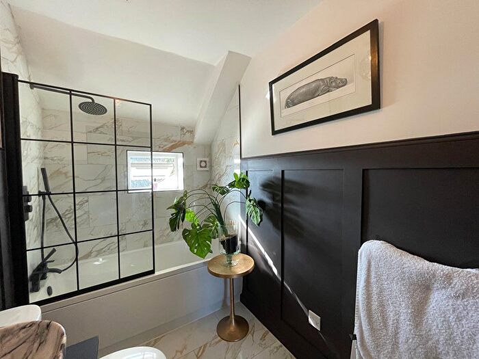 1 Bedroom Flat To Rent In Piercefield Place, Roath, Cardiff, CF24