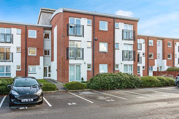 2 Bedroom Apartment For Sale In Chester Road, Manchester, M32
