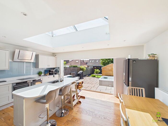 3 Bedroom Semi-detached Bungalow For Sale In Stratton Road, Bexleyheath, Kent, DA7